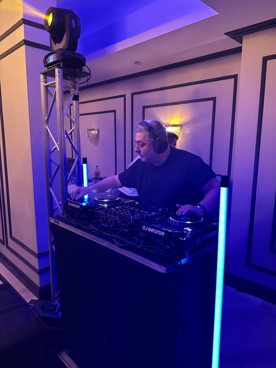 Președintele CJ Cluj, Alin Tișe, a fost DJ la petrecerea de final de an organizată pentru angajații instituției 1031187