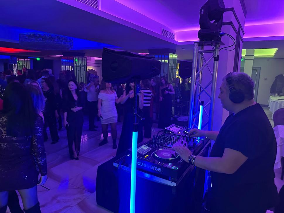 Președintele CJ Cluj, Alin Tișe, a fost DJ la petrecerea de final de an organizată pentru angajații instituției 1031188