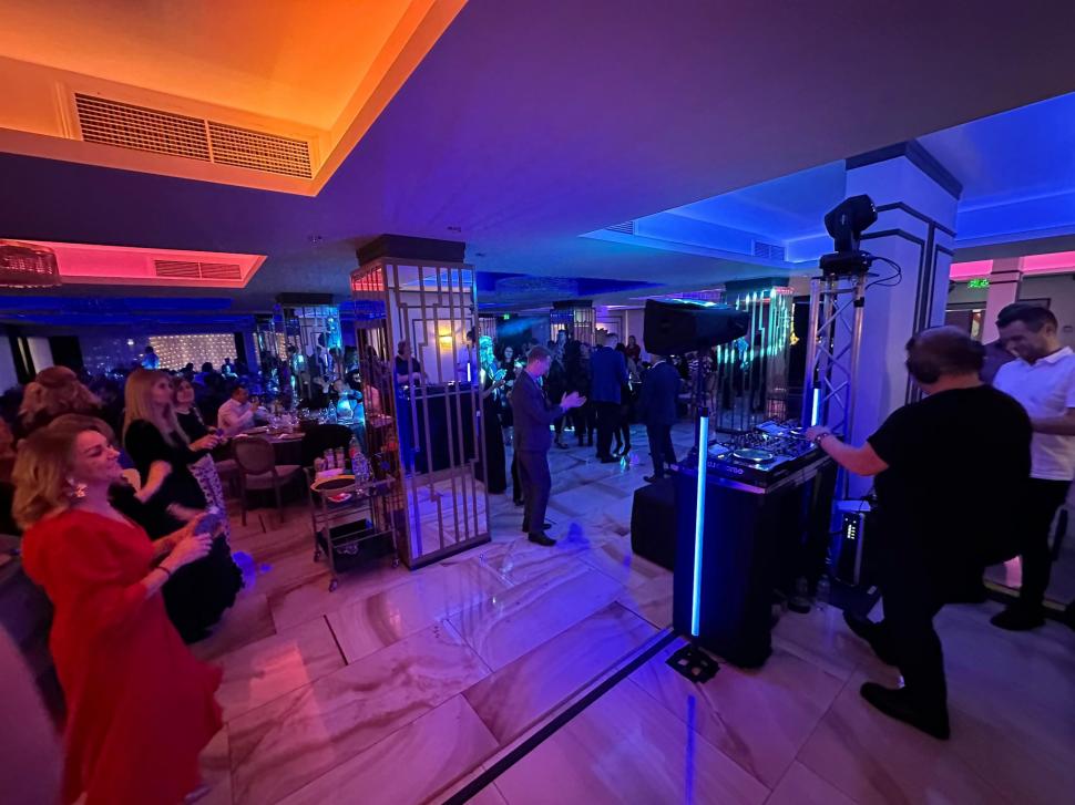 Președintele CJ Cluj, Alin Tișe, a fost DJ la petrecerea de final de an organizată pentru angajații instituției 1031189