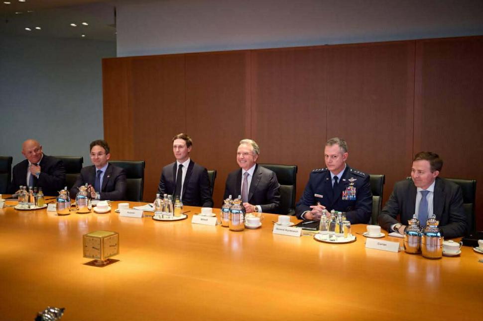 Întâlnirea Witkoff-Zelenski în imagini. Cei doi s-au îmbrățișat la negocierile de pace de la Berlin 1031240