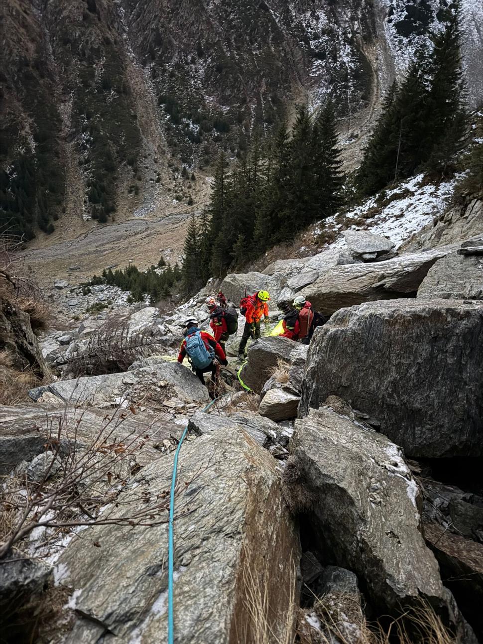 Operațiune dificilă în Munții Făgăraș: un bărbat accidentat a fost salvat după 16 ore de intervenție 1031225