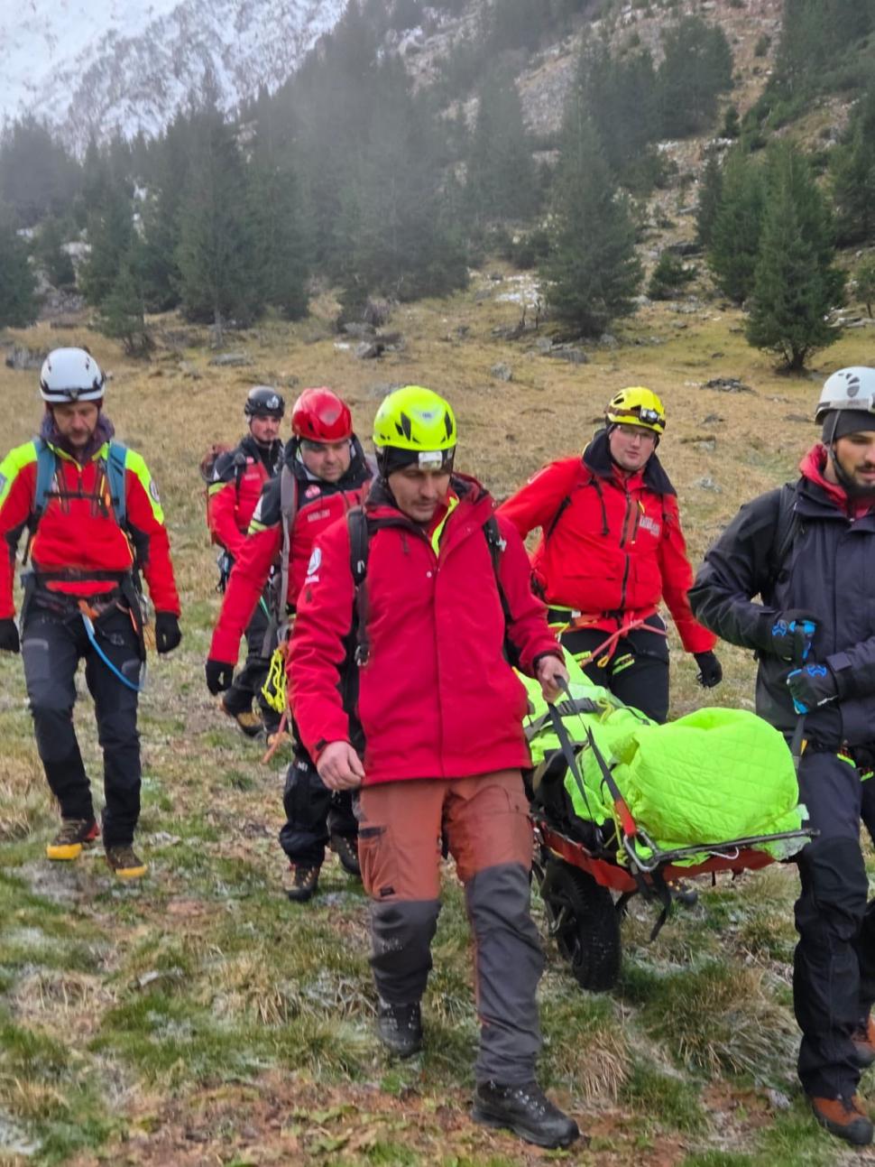 Operațiune dificilă în Munții Făgăraș: un bărbat accidentat a fost salvat după 16 ore de intervenție 1031227