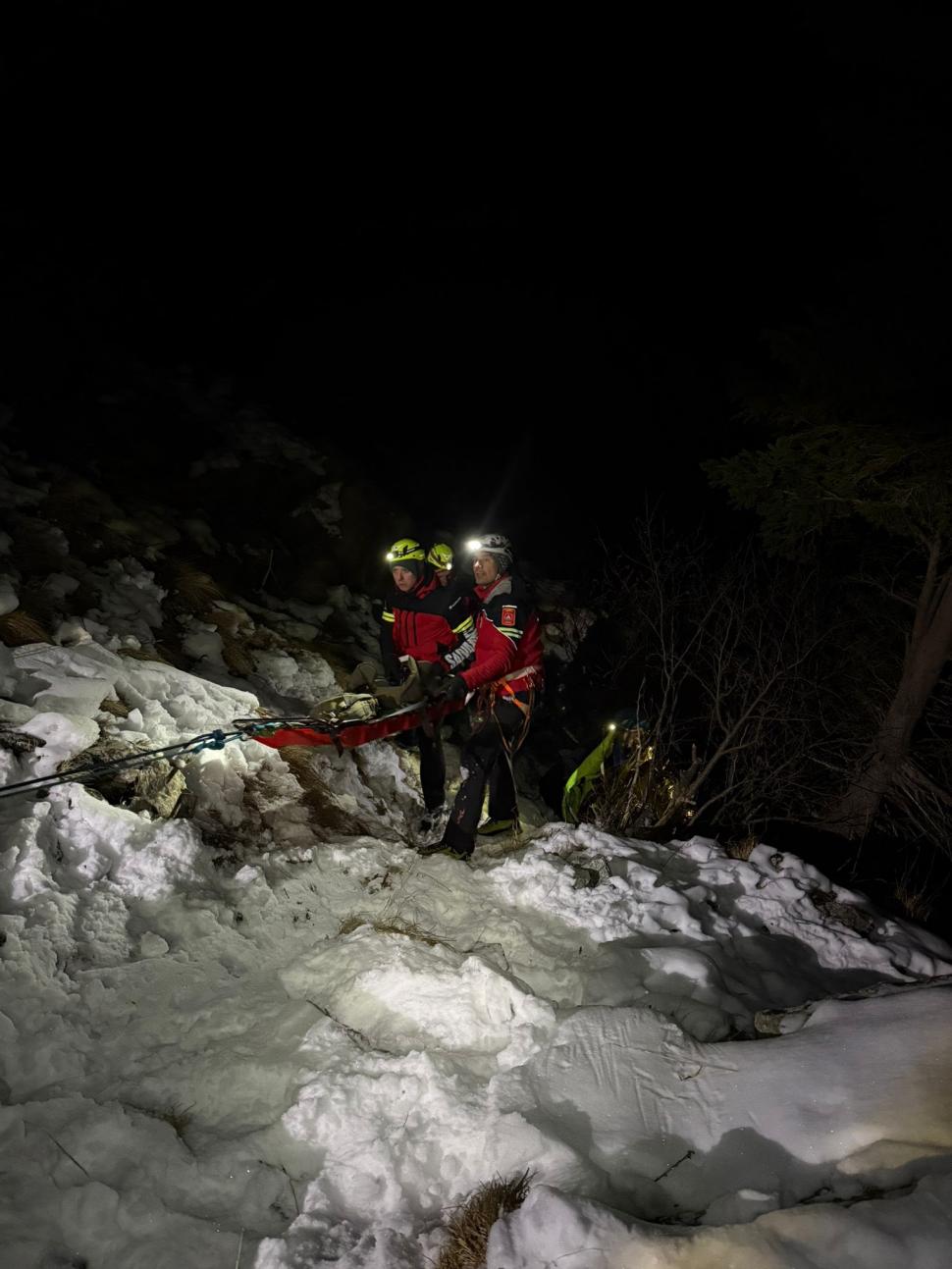 Operațiune dificilă în Munții Făgăraș: un bărbat accidentat a fost salvat după 16 ore de intervenție 1031228