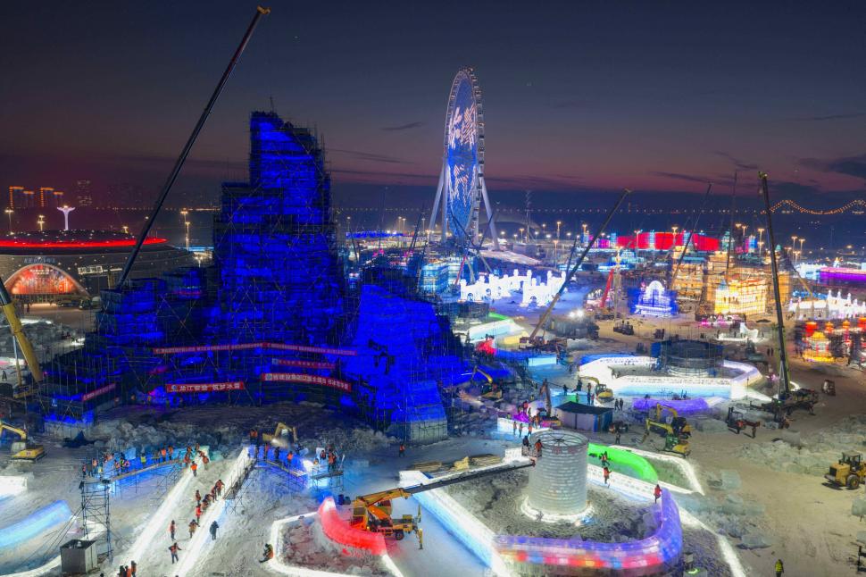 Cel mai mare parc tematic de iarnă din lume se deschide în China, pe o suprafață record de 1,2 milioane de metri pătraţi 1031357