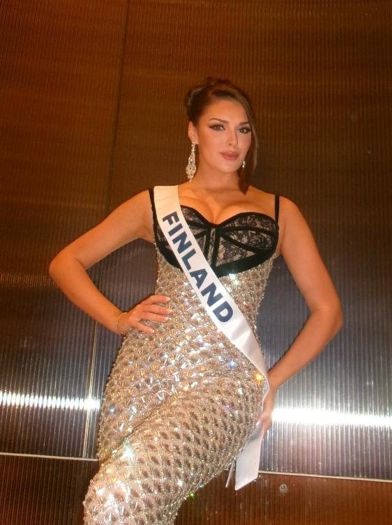 Miss Finlanda s-a pozat într-o ipostază care a stârnit scandal, iar coroana i-a fost retrasă: „Vreau să îmi cer scuze” 1031368