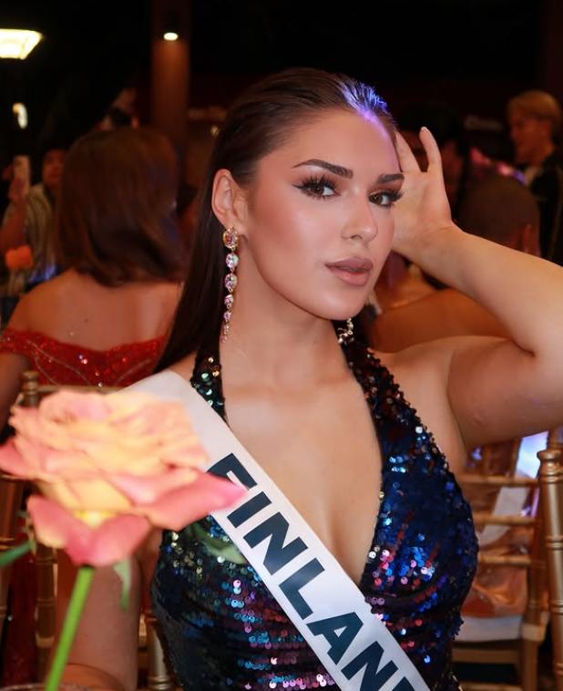 Miss Finlanda s-a pozat într-o ipostază care a stârnit scandal, iar coroana i-a fost retrasă: „Vreau să îmi cer scuze” 1031374