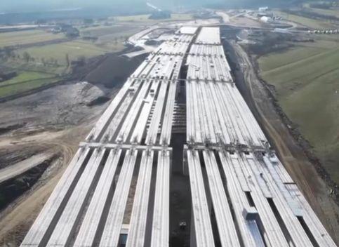 Avans spectaculos la lucrările Autostrăzii A1 Sibiu- Pitești. Cum arată tunelul și viaductele de pe Secțiunea Boița-Cornetu 1031679