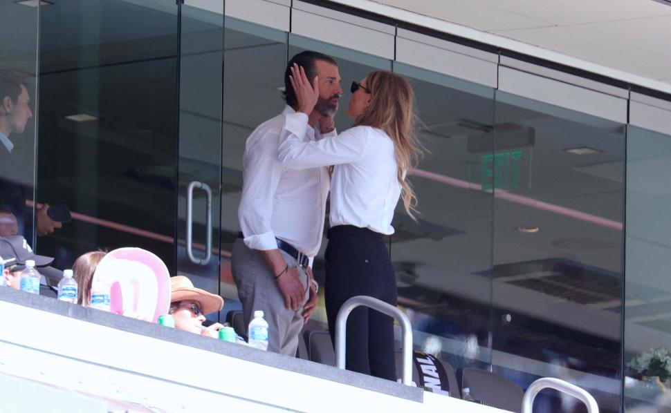 Donald Trump Jr. şi Bettina Anderson s-au logodit după un an de relaţie 1031642