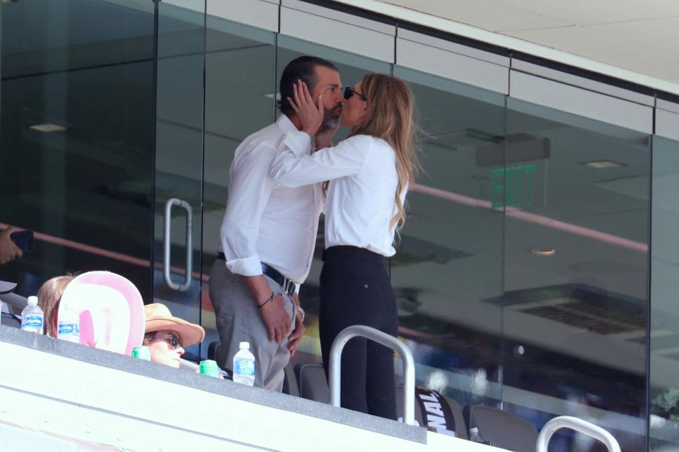 Donald Trump Jr. şi Bettina Anderson s-au logodit după un an de relaţie 1031643