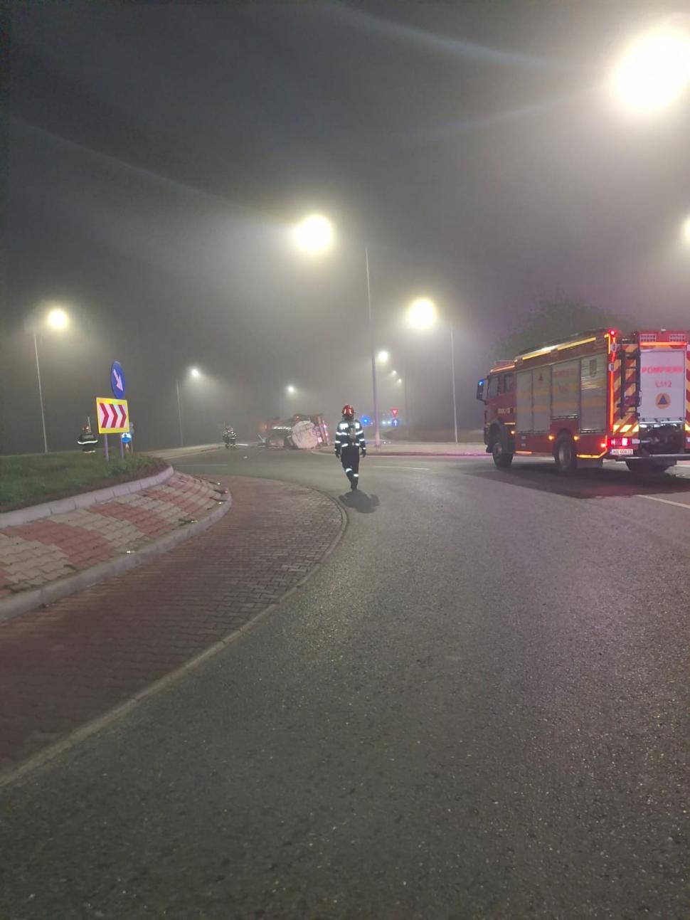 O cisternă plină cu apă amoniacală s-a răsturnat pe DN 5. A fost chemată Garda de Mediu 1031943