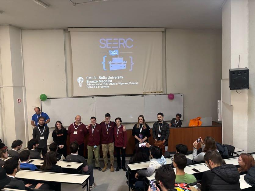 România, pe primul loc la SEERC 2025: A obţinut cele mai multe medalii şi una dintre echipe s-a calificat în finala mondială ICPC 1031755