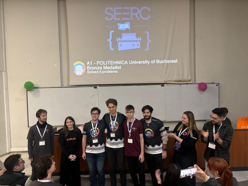 România, pe primul loc la SEERC 2025: A obţinut cele mai multe medalii şi una dintre echipe s-a calificat în finala mondială ICPC 1031759