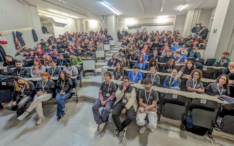 România, pe primul loc la SEERC 2025: A obţinut cele mai multe medalii şi una dintre echipe s-a calificat în finala mondială ICPC 1031763