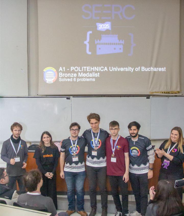 România, pe primul loc la SEERC 2025: A obţinut cele mai multe medalii şi una dintre echipe s-a calificat în finala mondială ICPC 1031769