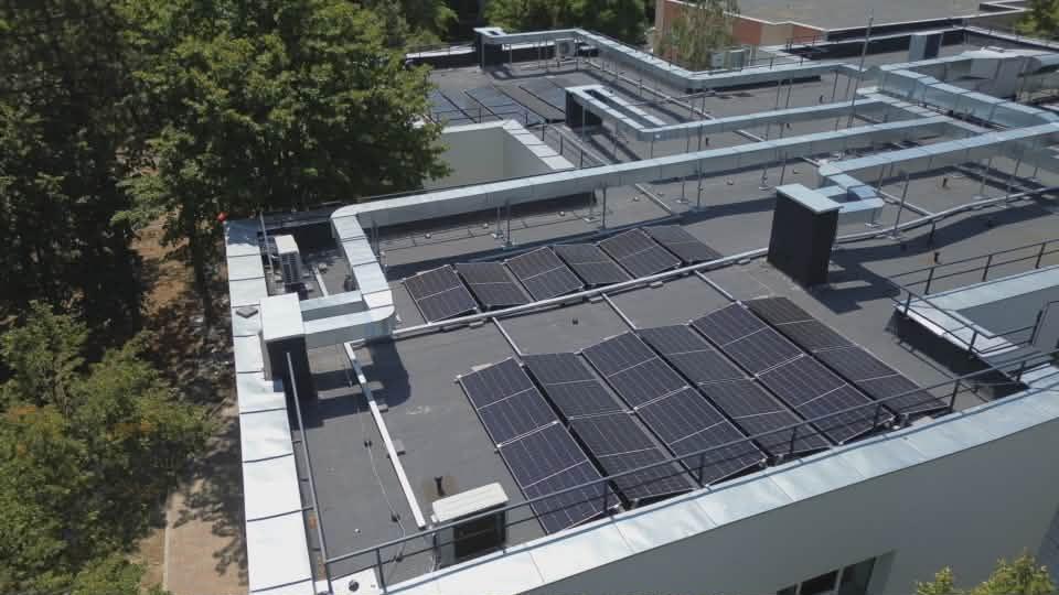 Școlile din Sectorul 3 al Capitalei intră pe energie verde: Vor fi montate panouri fotovoltaice la toate unitățile de învățământ  1032034