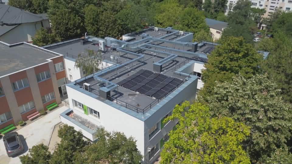 Școlile din Sectorul 3 al Capitalei intră pe energie verde: Vor fi montate panouri fotovoltaice la toate unitățile de învățământ  1032035