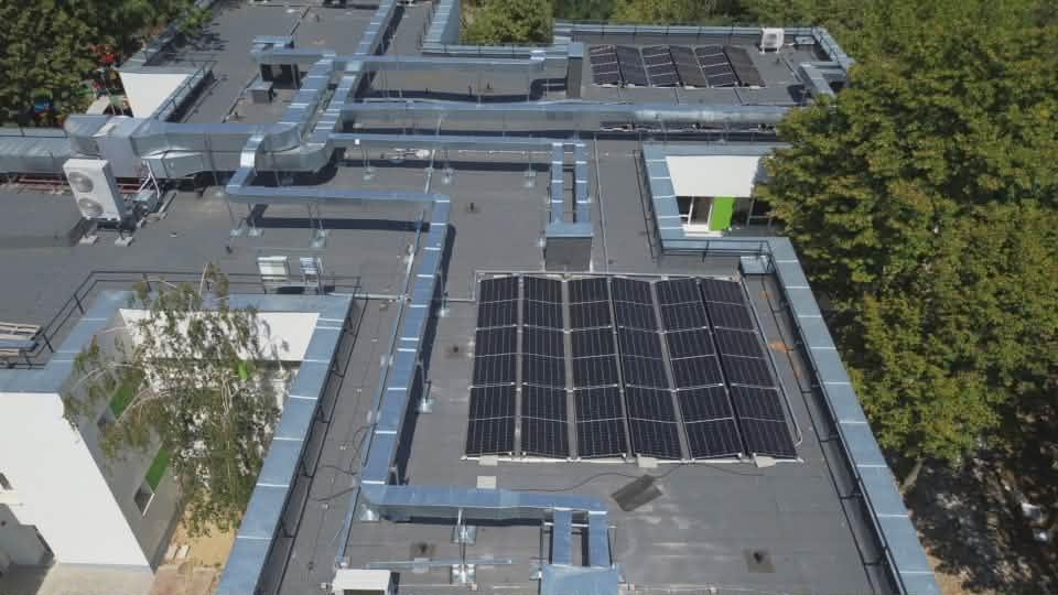 Școlile din Sectorul 3 al Capitalei intră pe energie verde: Vor fi montate panouri fotovoltaice la toate unitățile de învățământ  1032036