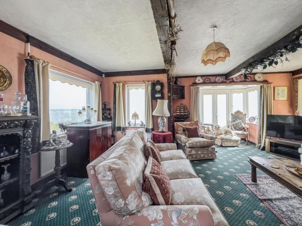 Un bărbat și-a cumpărat cu 230.000 de euro o casă la malul mării. A stat în ea câteva săptămâni, apoi a aflat că trebuie s-o demoleze 1032177