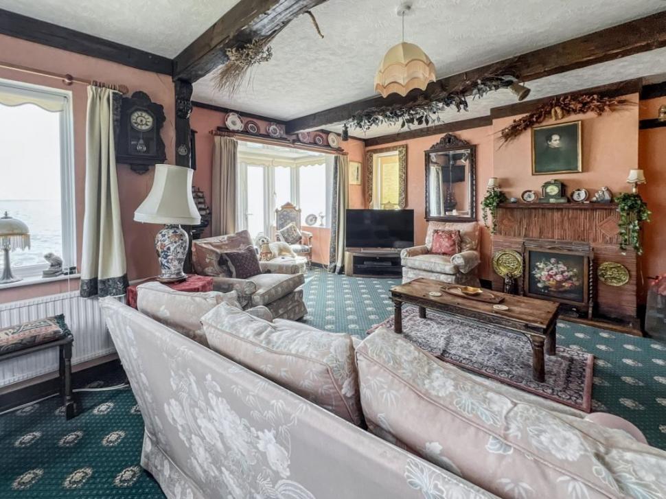 Un bărbat și-a cumpărat cu 230.000 de euro o casă la malul mării. A stat în ea câteva săptămâni, apoi a aflat că trebuie s-o demoleze 1032178