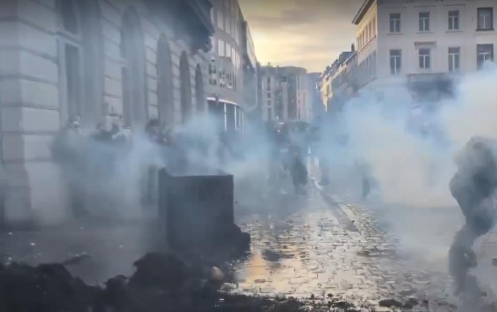 Confruntări violente la Bruxelles între fermieri și forțele de ordine. Politico: Semnarea Acordului UE-Mercosur a fost amânată 1032406