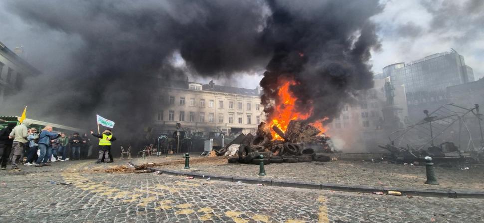 Confruntări violente la Bruxelles între fermieri și forțele de ordine. Politico: Semnarea Acordului UE-Mercosur a fost amânată 1032480