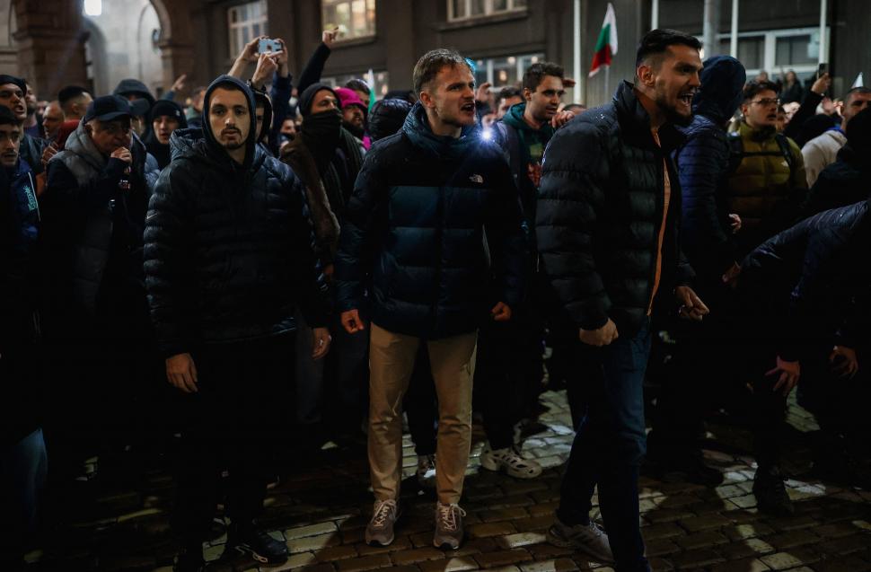 Ce urmează în Bulgaria după demisia guvernului: Generația Z continuă protestele, iar partidele pregătesc terenul pentru anticipate 1032592
