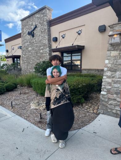 Piciorul unei fete de 14 ani a crescut mai repede decât restul corpului și a ajuns la 77 kg. Boala ei e atât de rară încât nu are nume  1032720