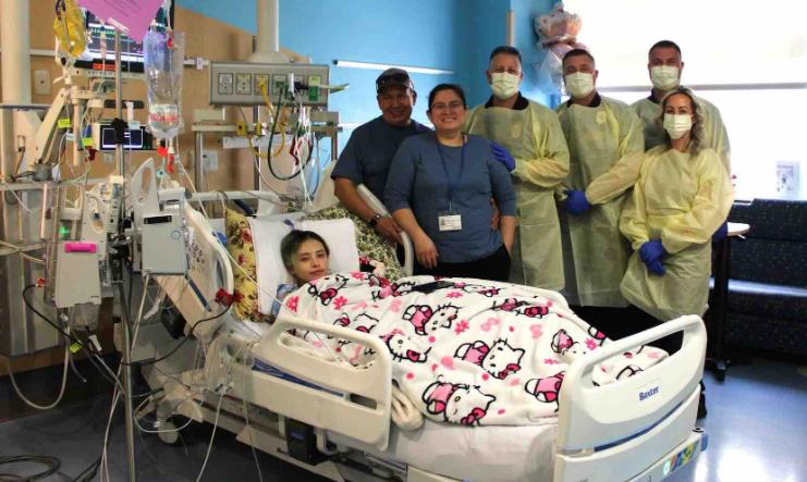 Piciorul unei fete de 14 ani a crescut mai repede decât restul corpului și a ajuns la 77 kg. Boala ei e atât de rară încât nu are nume  1032721