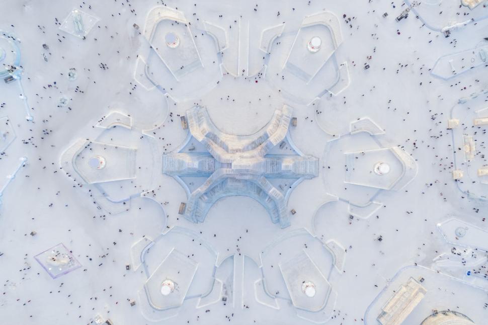 S-a deschis cel mai mare oraș de gheață din lume, iar imaginile surprinse din dronă sunt uluitoare 1032661