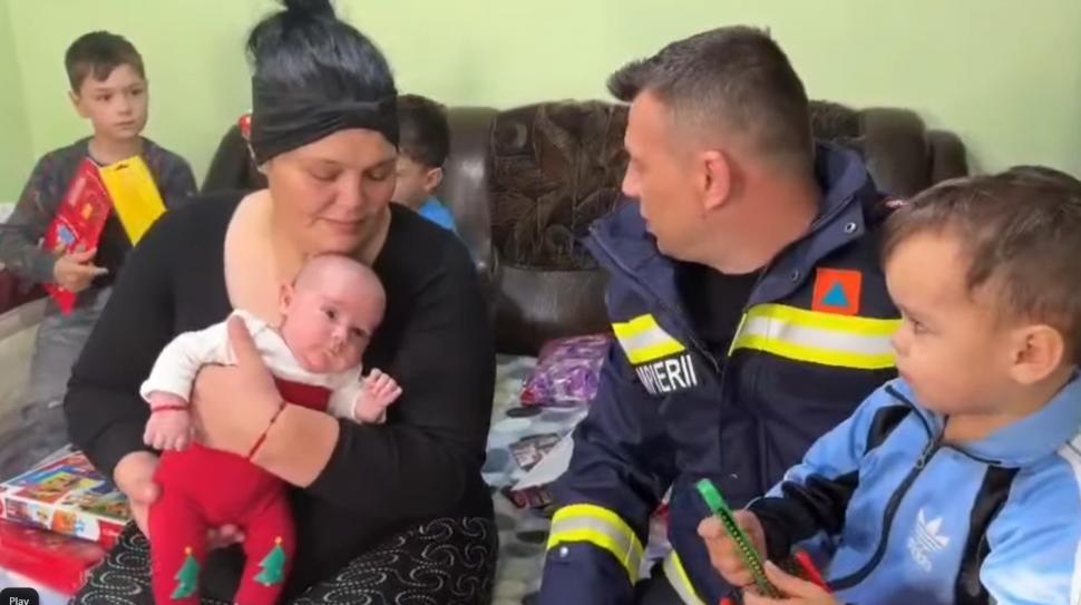 Imaginile omeniei. Un pompier a oferit unei familii cu șapte copii, care risca să rămână pe drumuri, casa moștenită de la bunici 1033024