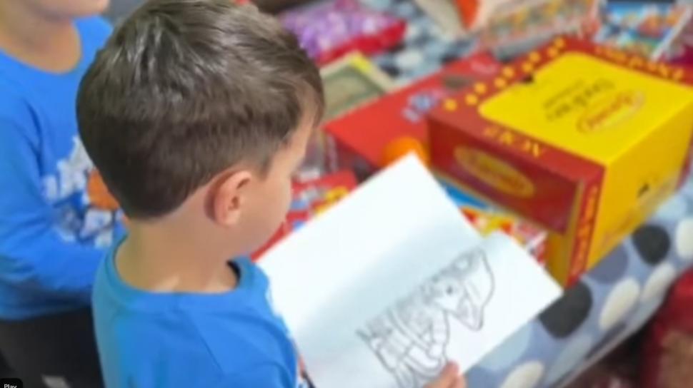 Imaginile omeniei. Un pompier a oferit unei familii cu șapte copii, care risca să rămână pe drumuri, casa moștenită de la bunici 1033026