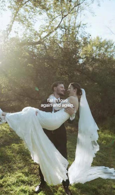 O mireasă fără machiaj a devenit virală după ce a publicat poze din ziua nunții. Motivul surprinzător pentru care a ales naturalețea 1032426