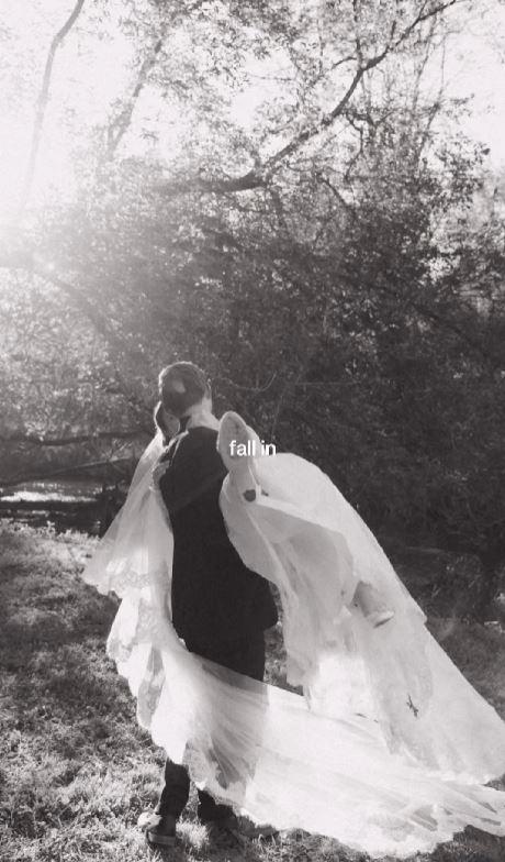 O mireasă fără machiaj a devenit virală după ce a publicat poze din ziua nunții. Motivul surprinzător pentru care a ales naturalețea 1032433