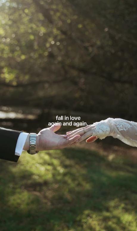 O mireasă fără machiaj a devenit virală după ce a publicat poze din ziua nunții. Motivul surprinzător pentru care a ales naturalețea 1032435