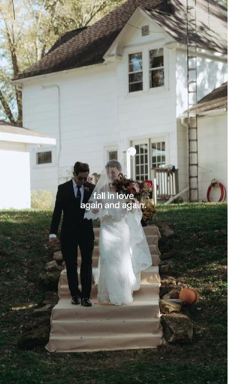 O mireasă fără machiaj a devenit virală după ce a publicat poze din ziua nunții. Motivul surprinzător pentru care a ales naturalețea 1032440