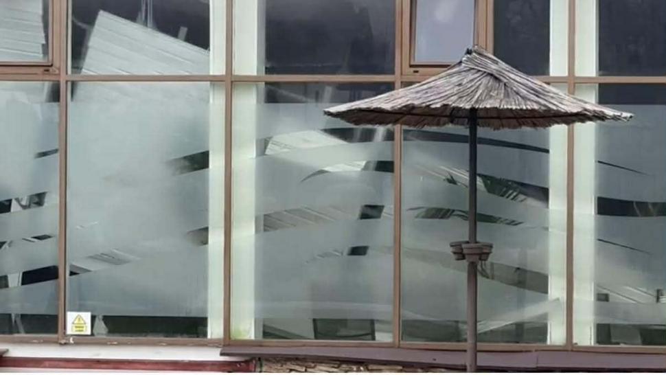 Tavanul de la Hotelul Hilton din Sibiu a căzut peste oamenii aflați în piscină. 8 persoane, extrase de SMURD, printre care 3 copii 1033531