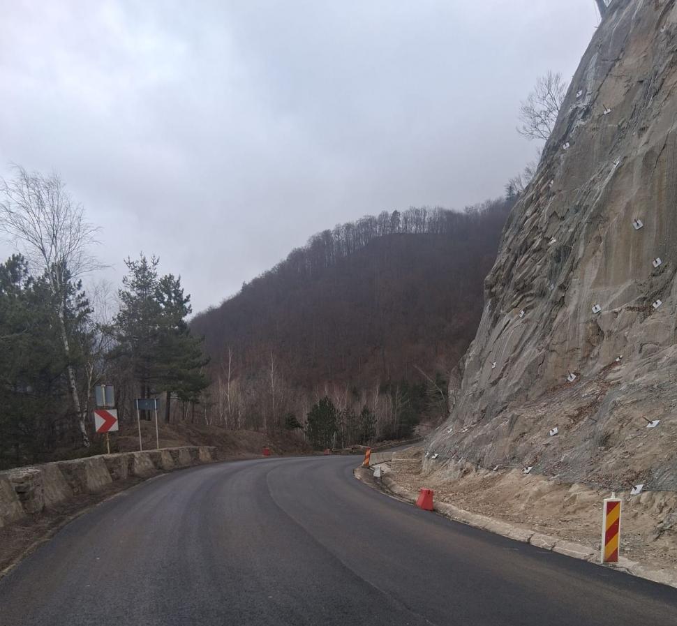 CNAIR: Circulație fără restricții pe DN 10, la Siriu, după finalizarea lucrărilor de consolidare a versantului 1033728