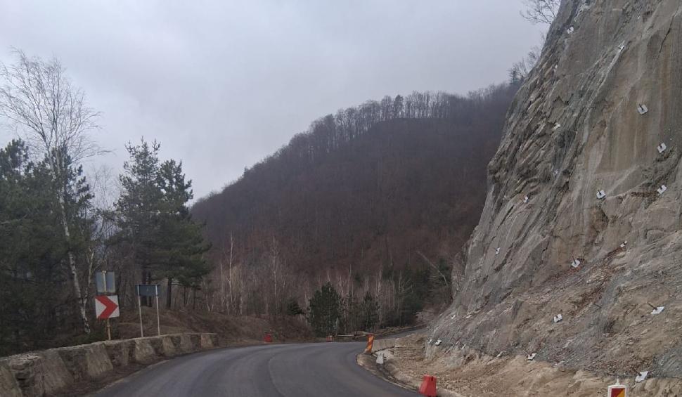 CNAIR: Circulație fără restricții pe DN 10, la Siriu, după finalizarea lucrărilor de consolidare a versantului 1033731