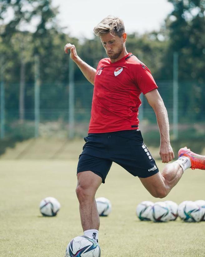 Un fotbalist german a murit la 34 de ani, după ce a căzut de la 70 de metri dintr-un telescaun. Soţia lui a suferit mai multe răni 1033741