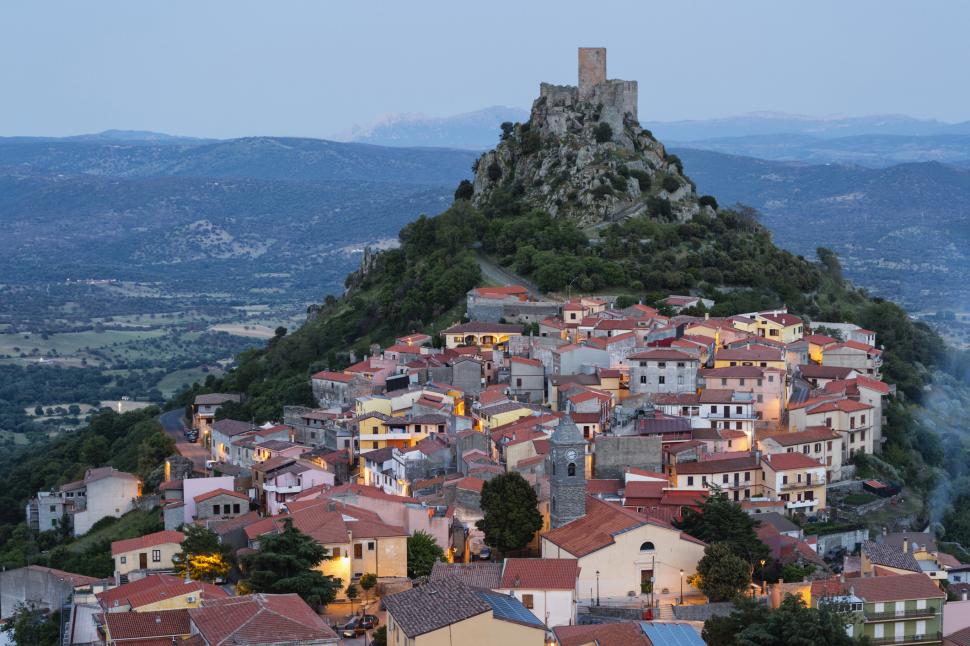 Unde se află insula în care primești 15.000 de euro dacă te muți acolo, iar casele se vând la 1 euro 1033507