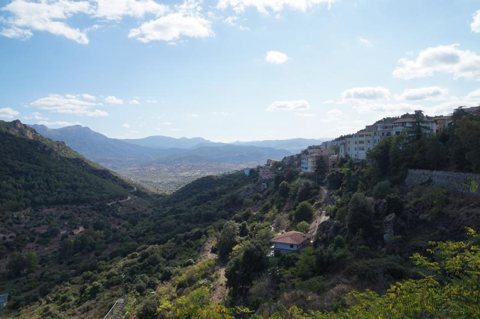 Unde se află insula în care primești 15.000 de euro dacă te muți acolo, iar casele se vând la 1 euro 1033516