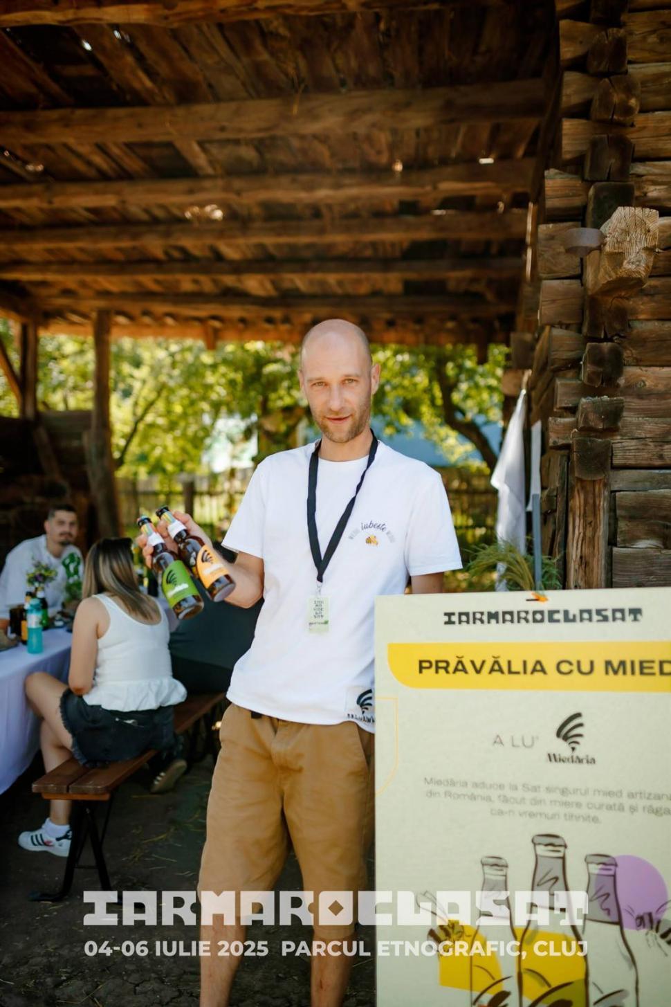 Au lăsat Bucureștiul pentru Valea Buzăului unde fac băutura zeilor. Totul a început cu un dar de nuntă: „Ți-am lăsat și eu cinci stupi” 1033321