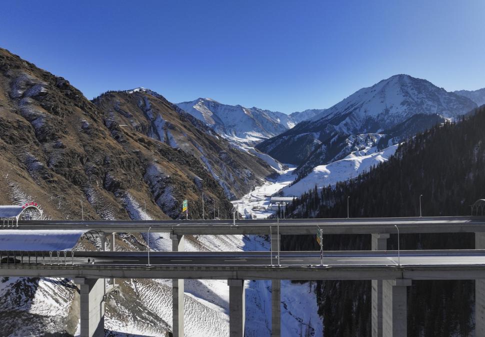 Cel mai lung tunel din lume este finalizat. Are 22 de kilometri și a fost săpat în munți 1033999