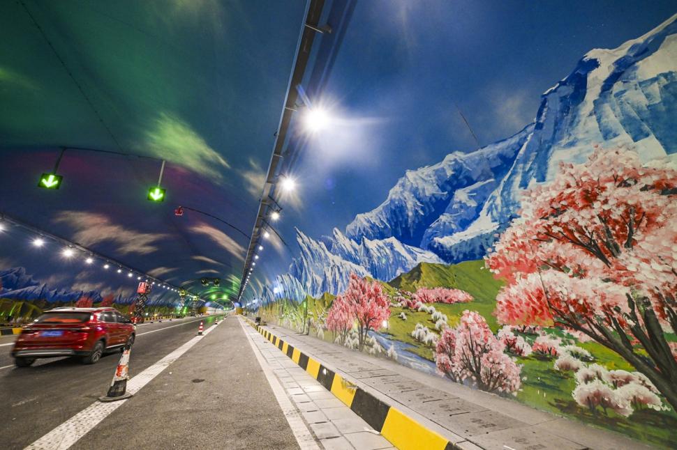 Cel mai lung tunel din lume este finalizat. Are 22 de kilometri și a fost săpat în munți 1034004