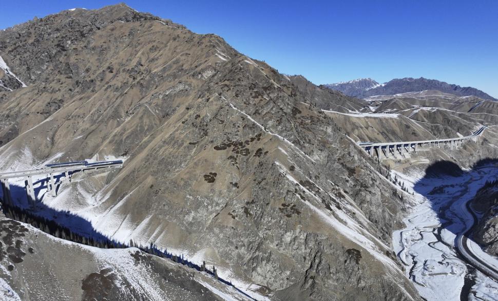 Cel mai lung tunel din lume este finalizat. Are 22 de kilometri și a fost săpat în munți 1034006