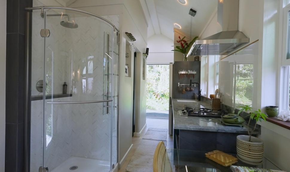 Oamenii sunt fermecați de această micro-casă de 2,5 metri lățime, cu un interior încântător. Ce dotări are și cât costă 1034247