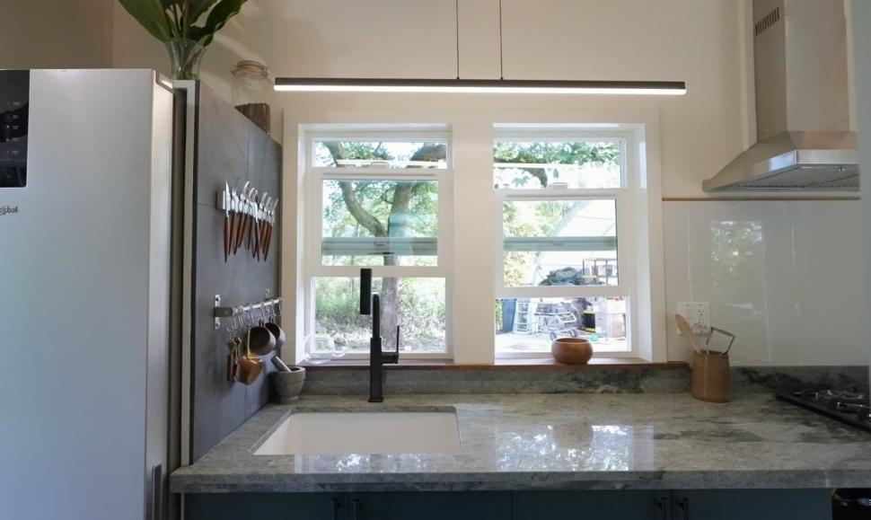 Oamenii sunt fermecați de această micro-casă de 2,5 metri lățime, cu un interior încântător. Ce dotări are și cât costă 1034248