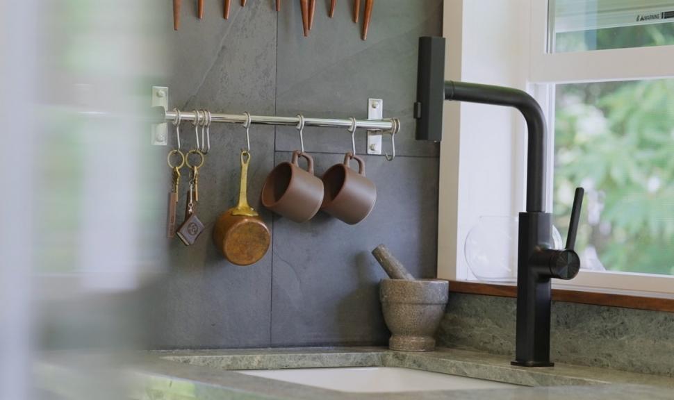 Oamenii sunt fermecați de această micro-casă de 2,5 metri lățime, cu un interior încântător. Ce dotări are și cât costă 1034249