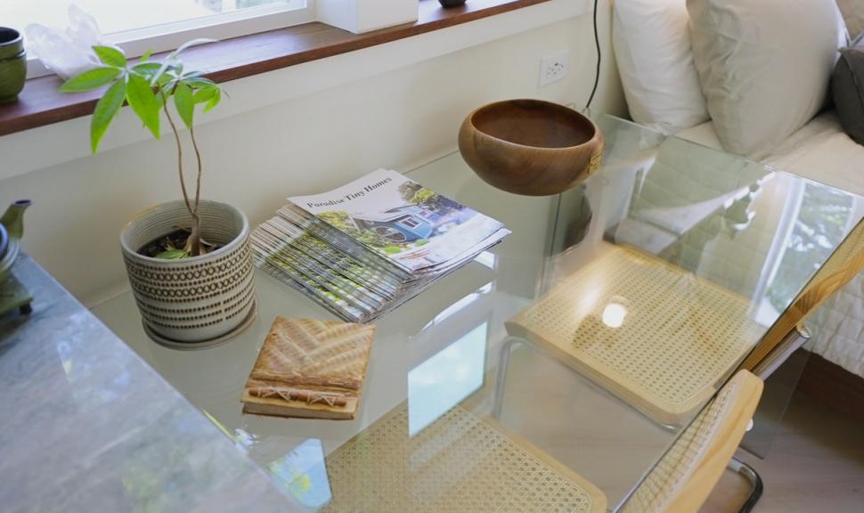 Oamenii sunt fermecați de această micro-casă de 2,5 metri lățime, cu un interior încântător. Ce dotări are și cât costă 1034252