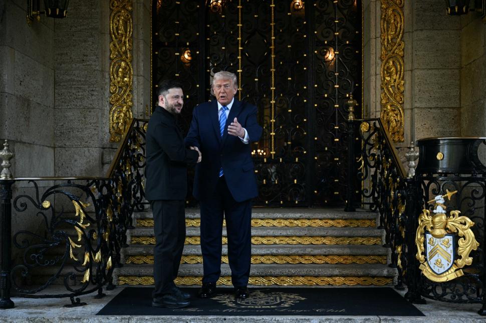 Întâlnirea de la Mar-a-Lago în imagini. Zelenski poartă cămașă și sacou, Trump l-a servit cu creveți în cocos 1034554